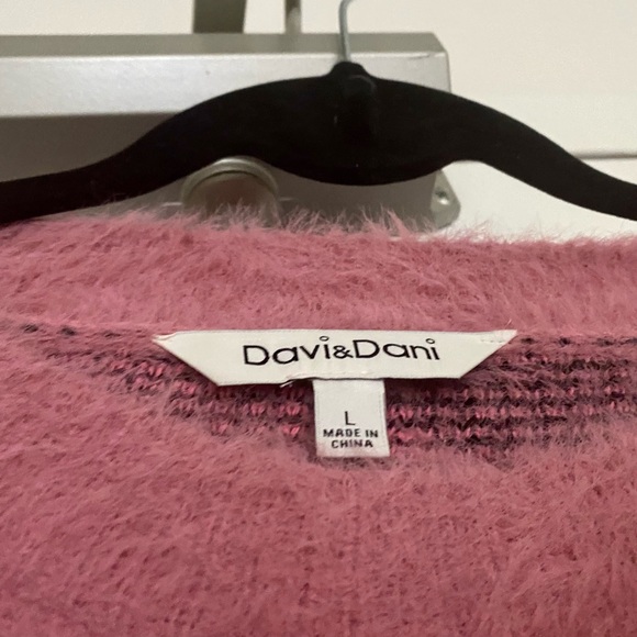 Davi & Dani Fuzzy Pink Animal Print Sweater - Picture 3 of 6